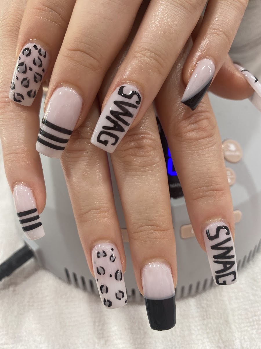 Graphic neutral nail art