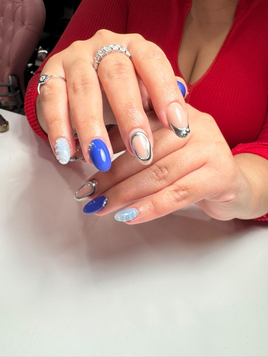 Blue and silver chrome manicure
