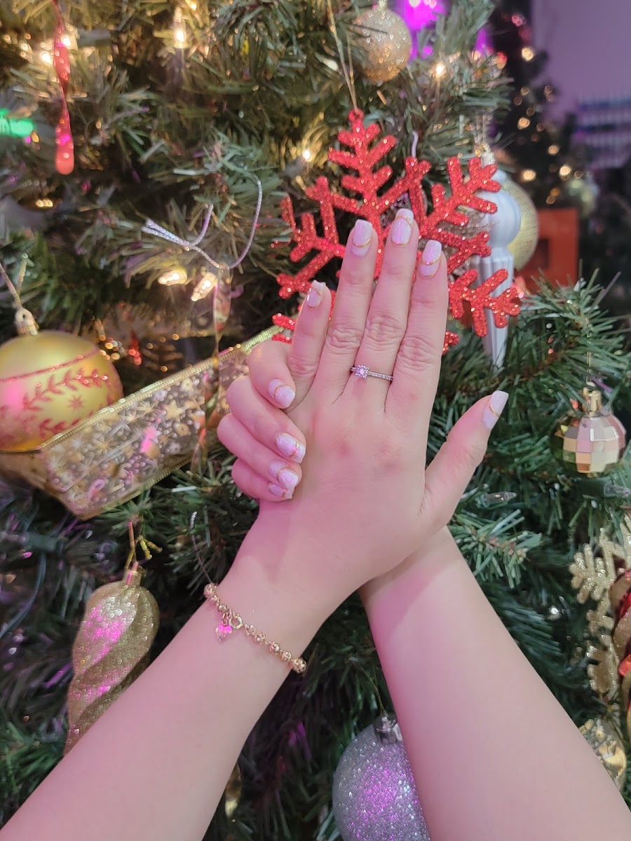 Glossy pink festive manicure